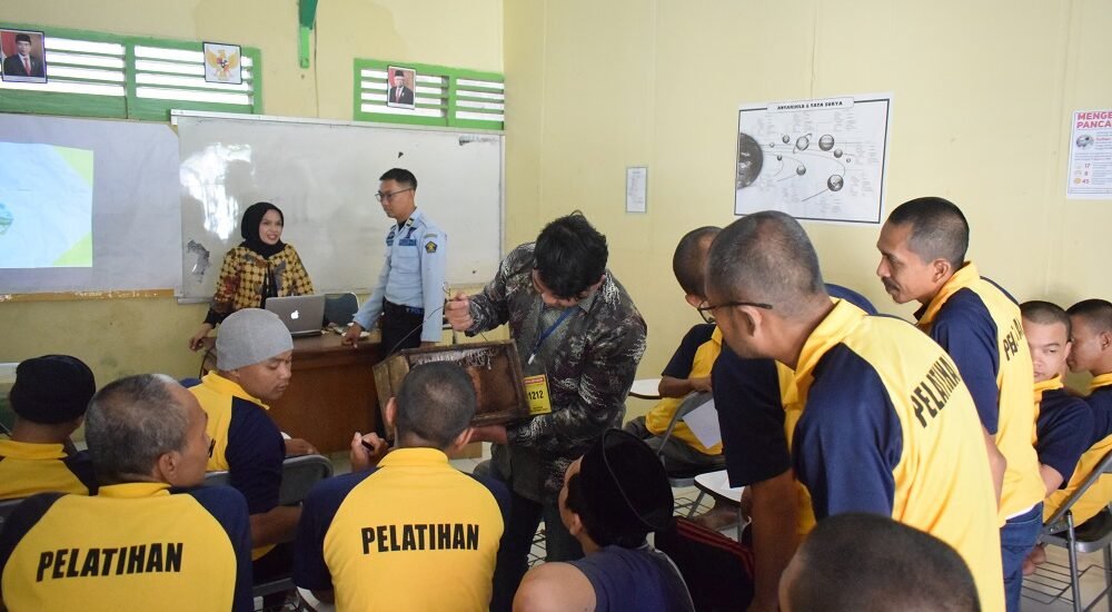 WBP Lapas Kelas I Malang Dalami Cara Budidaya Madu Klanceng