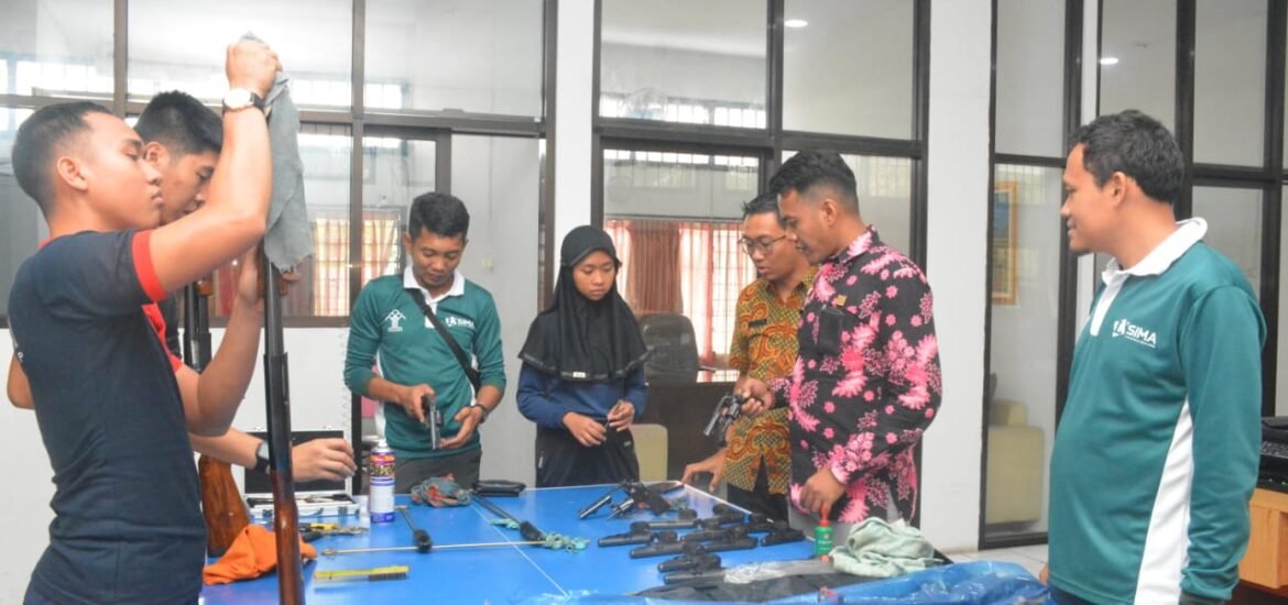 Perawatan Rutin Senpi Lapas Kelas I Malang Jaga Keamanan dan Ketertiban