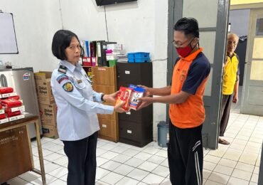 WBP Kelompok Rentan Lapas Kelas I Malang Dapat Makanan Nutrisi Tambahan