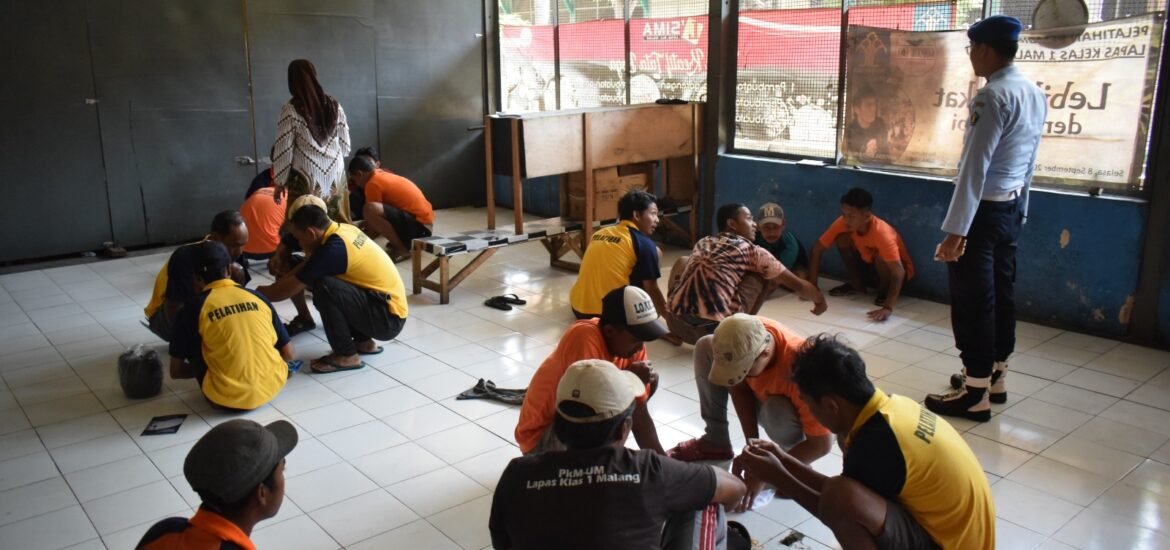 Pelatihan Batik Shibori di Bimbingan Kerja dari PKM UM